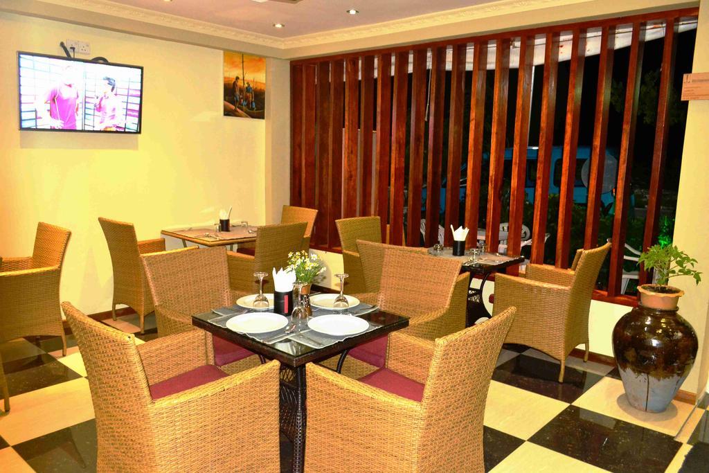 Hotel UI Inn Malé Esterno foto