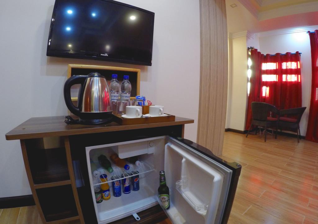 Hotel UI Inn Malé Esterno foto