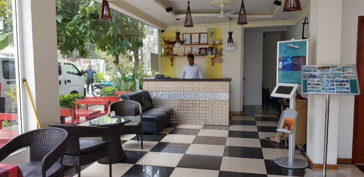 Hotel UI Inn Malé Esterno foto