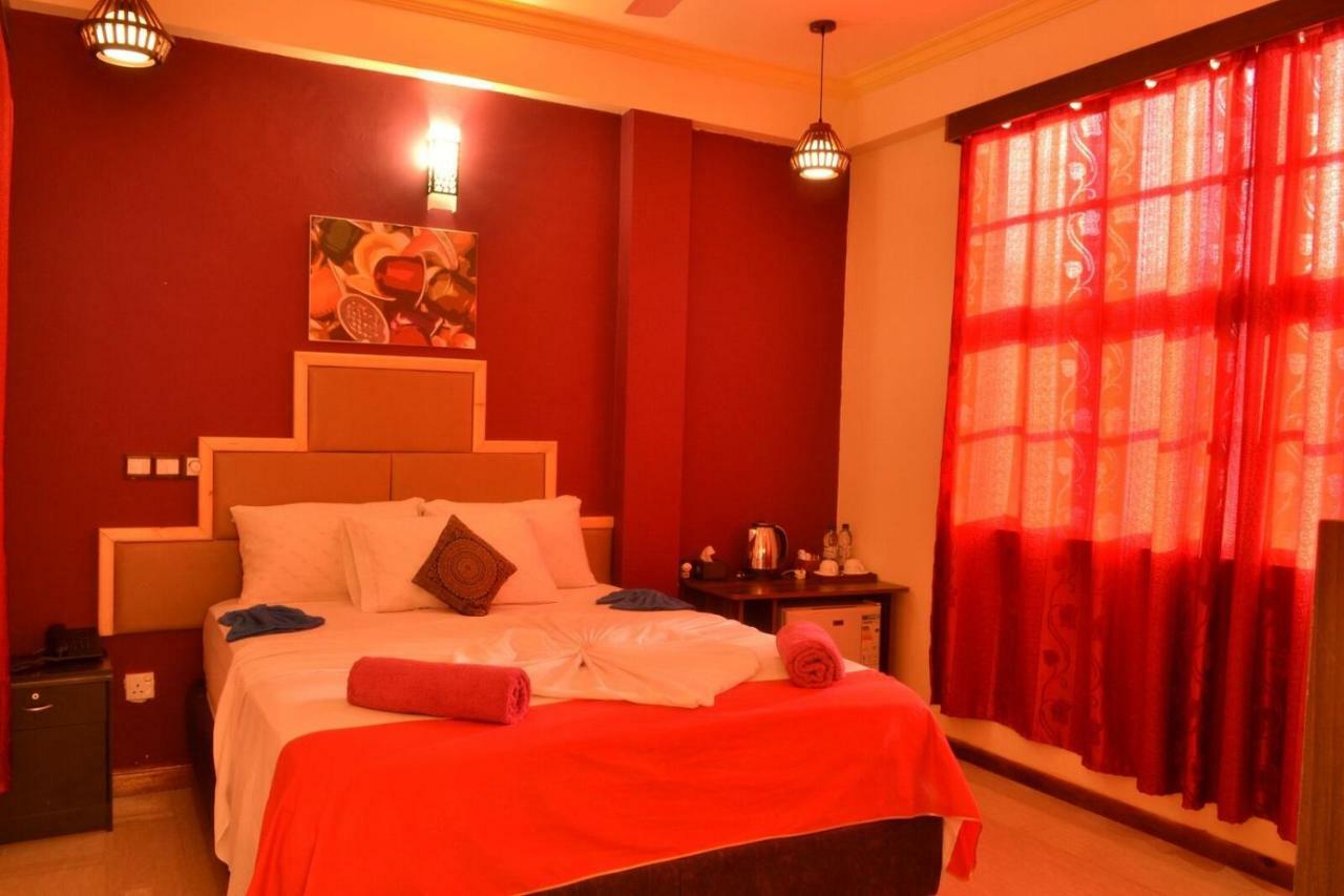 Hotel UI Inn Malé Esterno foto