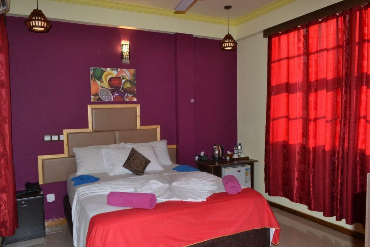 Hotel UI Inn Malé Esterno foto