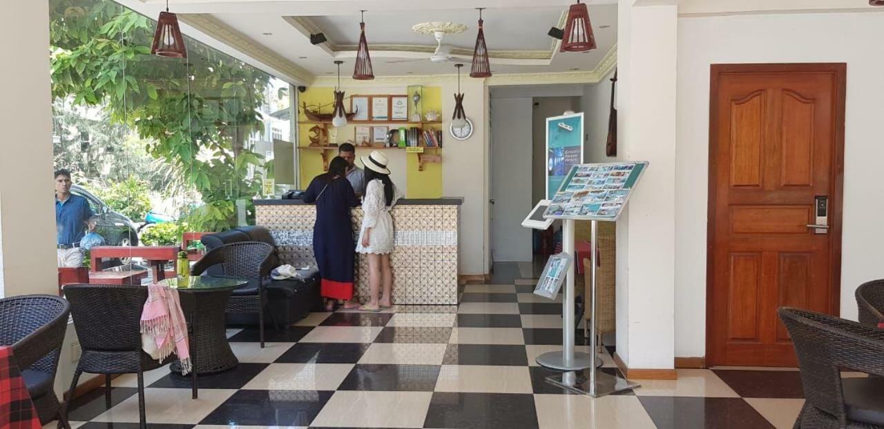 Hotel UI Inn Malé Esterno foto